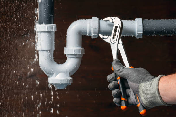 Professional Gas Line Repair technician working in Delaware City, DE